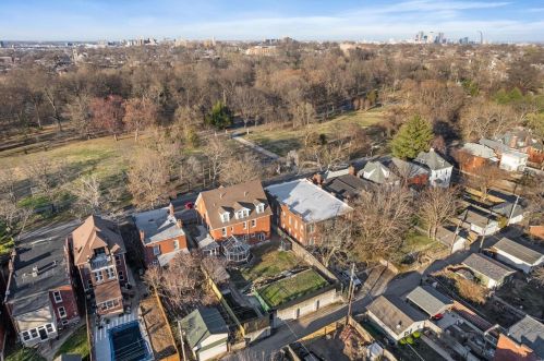 3826 Arsenal St, Saint Louis MO 63116-4803 exterior