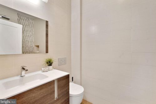 1732 18th St, Washington DC 20009-6110 exterior