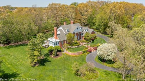 5394 Abbey Rd, Rochester, MI 48306-2403