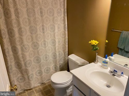 907 Ml Crk Way, Pottstown PA 19465-1020 exterior