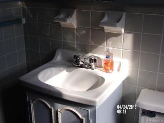 15998 Delaware Ave, Detroit MI  48239-3905 exterior