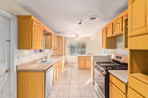 2328 Altadena Ave, Phoenix AZ 85029-3402 exterior