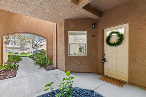 900 Moon Cir, Folsom, CA 95630-4108