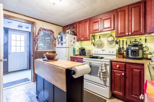 13 Pleasant St, Ware MA  01082-1217 exterior