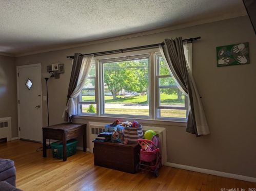 247 Hackmatack St, Manchester CT 06040-6512 exterior