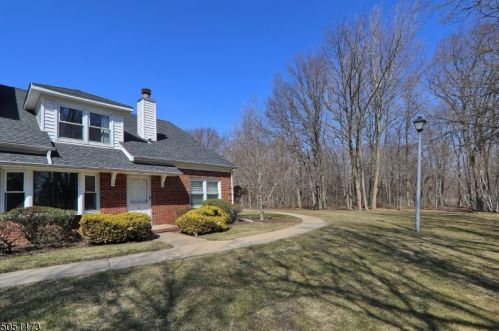 15 Harwich Ct, Scotch Plains NJ  07076-3164 exterior