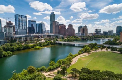 810 Christopher St, Austin TX 78704-1619 exterior