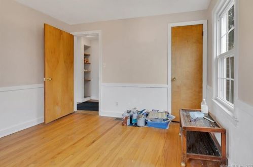 27 Essex St, Manchester CT 06040-4003 exterior