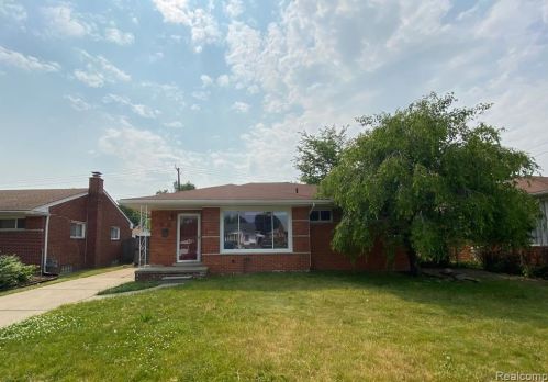 8387 Colonial St, Dearborn Heights MI  48127-1376 exterior