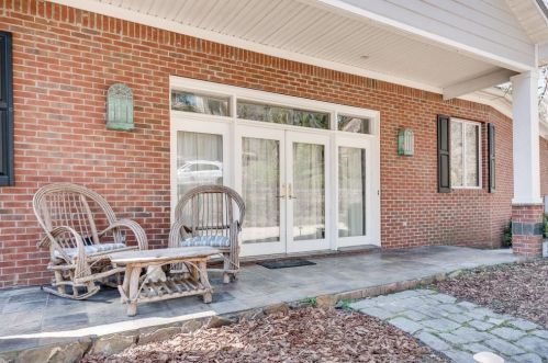 8772 Lake Dr, Lithonia, GA 30039-6530