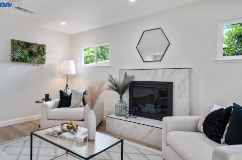 1143 Carey Dr, Concord CA 94520-4337 exterior