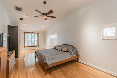 456 Davis Blvd, Tampa FL 33606-3818 exterior