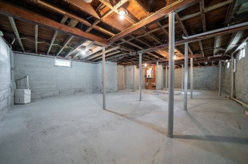 4 Mckinley Rd, Worcester MA  01605-2112 exterior