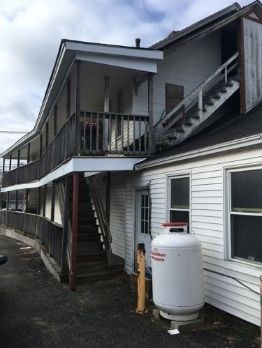 27 Pulaski St, Ware MA 01082-1474 exterior