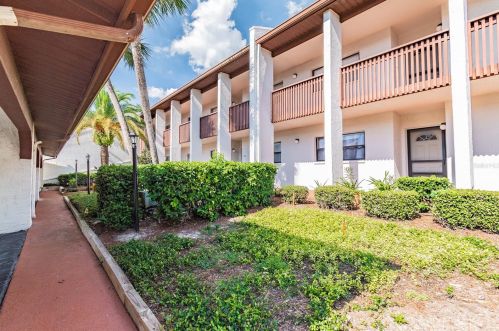 7623 Radcliffe Cir, Port Richey FL  34668-5921 exterior