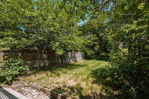 1856 Arlington Pl, Milwaukee WI 53202-1619 exterior