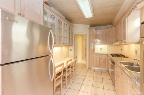 1842 Holland Ave, Bronx NY 10467-8709 exterior