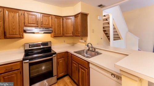 306 Foxcroft Cir, Limerick PA 19468-1538 exterior