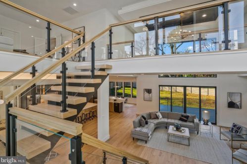 1520 Brookhaven Dr, Mc Lean VA  22101-4127 exterior