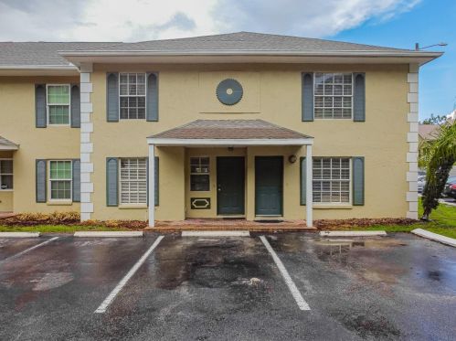 5208 Sunridge Palms Dr, Tampa, FL 33617-1438