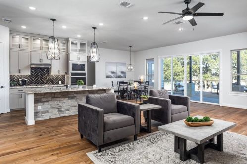 555 Mystic Pkwy, Spring Branch TX 78070-5267 exterior