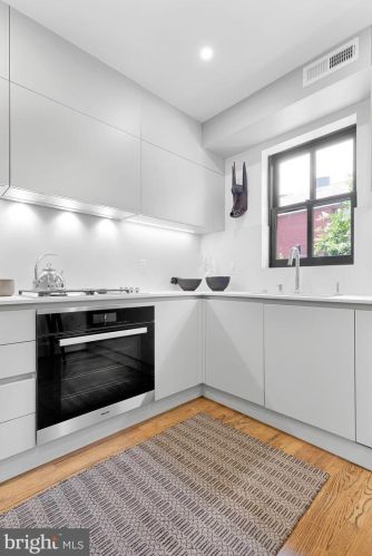 418 5th St, Washington DC  20003-2051 exterior