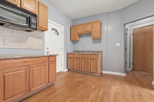 3436 Huron St, Chicago IL 60611-3043 exterior