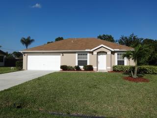 1613 Sylvester Ln, Fort Pierce FL  34984-3645 exterior