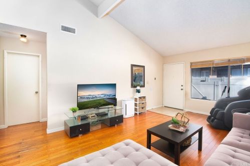 2270 Loma Alta Dr, Fullerton, CA 92833-1618