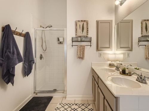 4329 Cyn Gln Cir, Austin TX 78732-2187 exterior