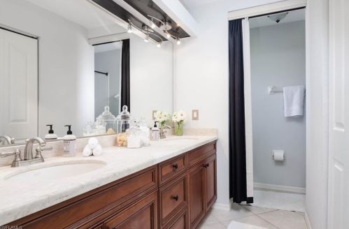 4 Colonial Dr, Naples FL 34112-7317 exterior