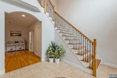 357 Prospect St, Nutley NJ 07110-3127 exterior