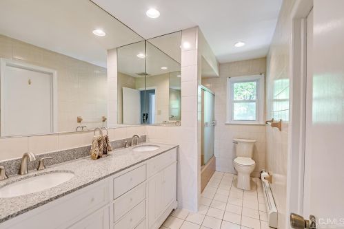 11 Falcon Dr, Edison NJ 08820-2759 exterior