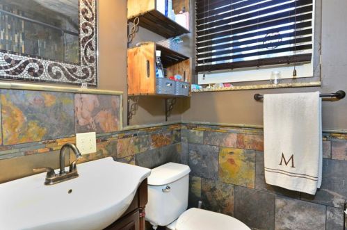 9 Ferncrest Dr, Providence RI 02919-3503 exterior