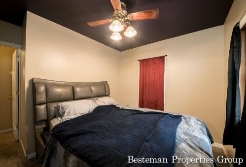 1631 Huizenga St, Meskegon MI  49442-5939 exterior