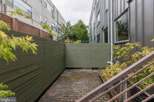 1112 Bodine St, Philadelphia PA 19122-0030 exterior