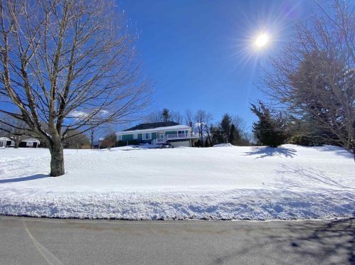 2 Fairview Dr, Concord NH 03301-6917 exterior