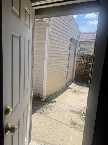 2627 Keeler Ave, Chicago IL 60652-3125 exterior