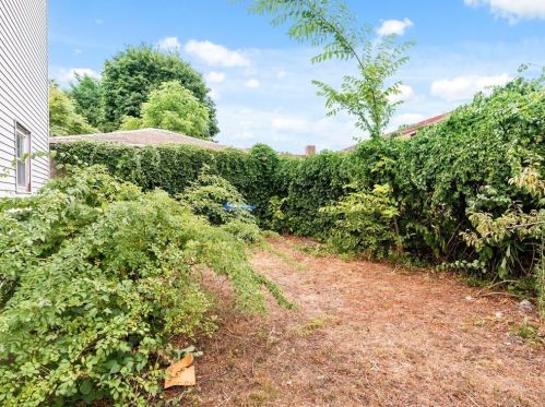 213 Pavilion Ave, Providence RI 02905-1621 exterior