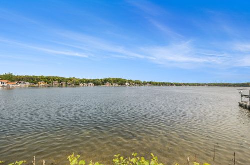 1122 Eagle Lake Dr, Kalamazoo, MI 49009-8428