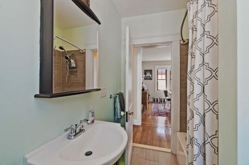 73 Gray St, Providence RI 02904-4702 exterior