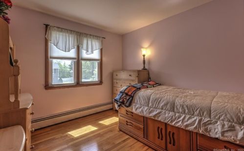 6 Munson St, Milford CT 06461-3023 exterior