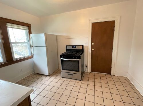 904 Hickory St, Waukegan IL 60085-1939 exterior