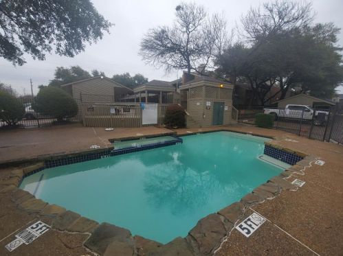 9254 Forest Ln, Dallas TX 75243-4221 exterior