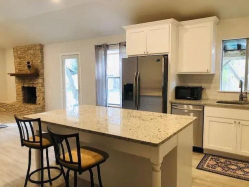 2011 Abbey Cir, Austin TX 78727-4401 exterior