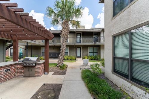 5836 Birchbrook Dr, Dallas TX  75206-4552 exterior