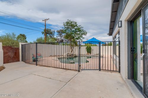 4901 17th St, Tucson AZ  85711-4354 exterior