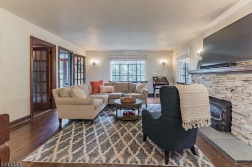 30 Undercliff Ter, Town Center NJ 07052-3929 exterior