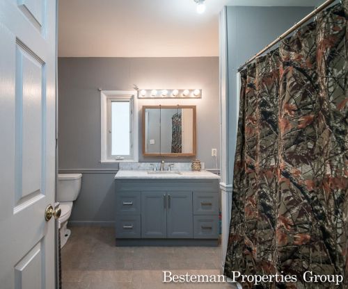 1631 Huizenga St, Meskegon MI  49442-5939 exterior