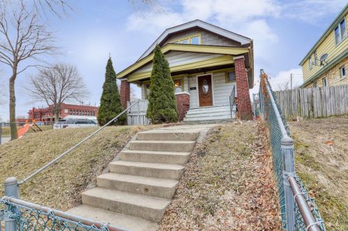 1577 23rd St, Milwaukee, WI 53204-2502